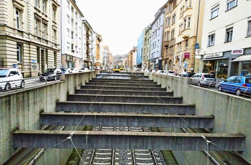 Auf der Böblinger Straße kommt die Bahn aus dem Untergrund. Foto: Kathrin Wesely