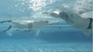 Im Wasser liegt auch im Alter ihr Glück: Die Seniorenschwimmer Erich Liesner (li.) und Hans-Jürgen Schmidt Foto: ZDF/Eisenburger