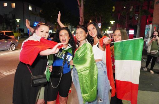 Italien-Fans in der Region Stuttgart feiern den Erfolg ihrer Mannschaft bei der EM. In unserer Fotostrecke zeigen wir weitere Bilder der Feierlichkeiten. Foto: Andreas Rosar /Fotoagentur-Stuttg