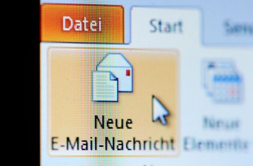 Eine Email als Antwort auf ein Formular statt einer Unterschrift in Papierform – das soll künftig in Baden-Württemberg möglich sein. Foto: dpa/Jan-Philipp Strobel