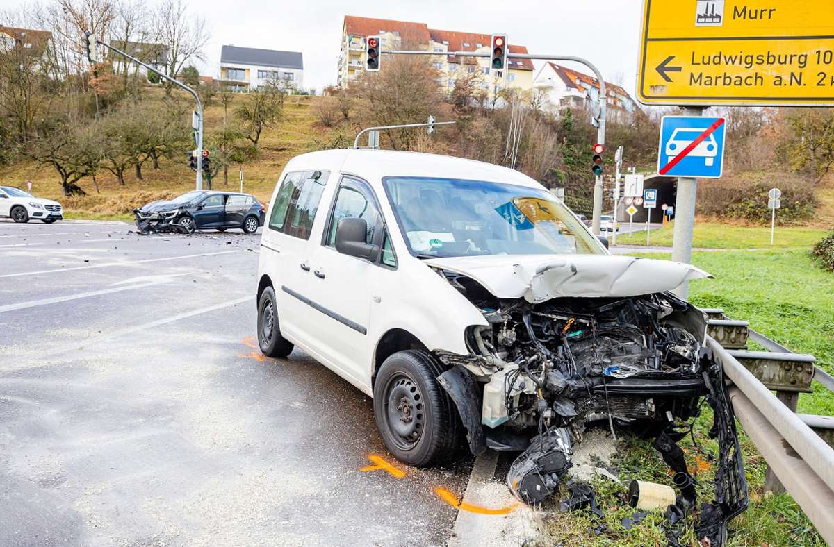 Die beiden beteiligten Autos erlitten einen Totalschaden. Foto: KS-Images.de