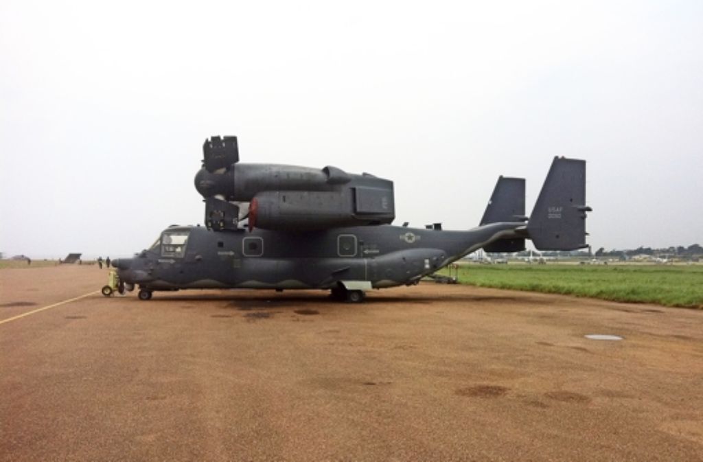 US-Spezialeinheiten mit Osprey-Kipprotoren-Maschinen (hier im Bild auf dem Flughafen Entebbe) sollen helfen, einen der meistgesuchten Kriegsverbrecher der Welt zu fangen Foto: StN