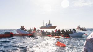 Rund 30.000 Flüchtlinge hat die Besatzung des Schiffs „Aquarius“ bislang aus dem Mittelmeer gerettet. Foto: dpa