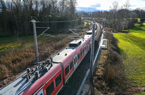 Die Südbahn zwischen Ulm und Friedrichshafen ist ein elektrisches Vorzeigeprojekt. Foto: dpa/Felix Kästle