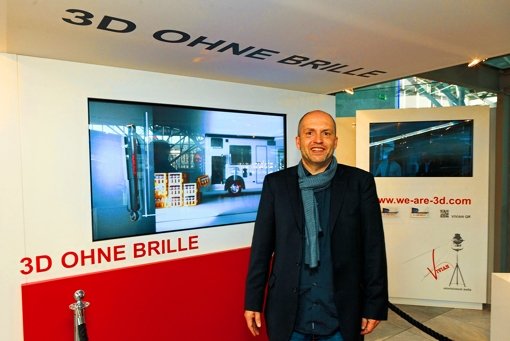 Elmar Schäfer aus Echterdingen ist ein TV-Pionier. Nur fünf Firmen weltweit bieten zurzeit 3D-Technik fürs Fernsehen an, die ohne Brille zu sehen ist Foto: Thomas Krämer