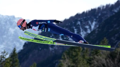 War beim Skifliegen in Planica als Zehnter bester Deutscher: Pius Paschke. Foto: Darko Bandic/AP/dpa