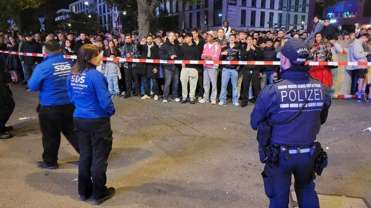 Cannstatter Volksfest - Wasen wegen Überfüllung gesperrt – Chaos in Bad ...