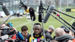 Bolt zieht die Fußballschuhe fürs BVB-Training an