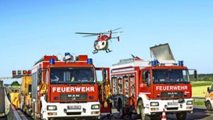 Großeinsatz für Rettungskräfte: Die A 81 in Fahrtrichtung Heilbronn war  am Freitag für mehr als  vier Stunden gesperrt Foto: 7aktuell.de/Simon Adomat