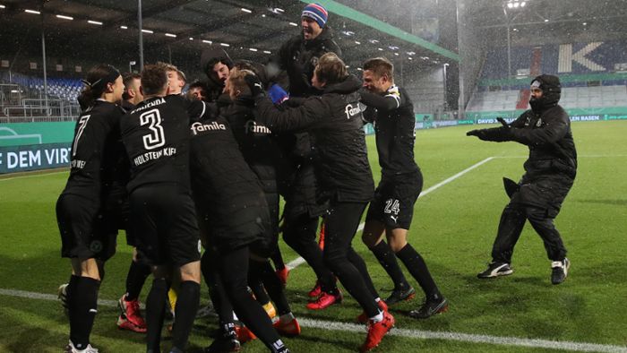 Zweitligist Holstein Kiel schießt Rekordmeister aus dem DFB-Pokal