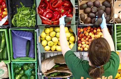 Wegen der hohen Energiepreise sind die Kosten für die Erzeugung und den Transport von Obst und Gemüse gestiegen. Foto: dpa/Julian Stratenschulte