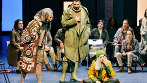 Marina Prudenskaja als Mary (li.), Eric Cutler als Erik und Asmik Grigorian als Senta in „Der fliegende Holländer“ in Bayreuth Foto: dpa/Enrico Nawrath