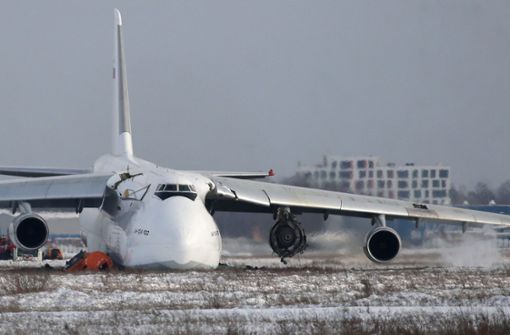 Das Transportflugzeug  ist mindestens 30 Jahre alt. Wegen Wartungsmängeln komme es in Russland immer wieder zu Zwischenfällen im Luftverkehr. Foto: dpa/Kirill Kukhmar