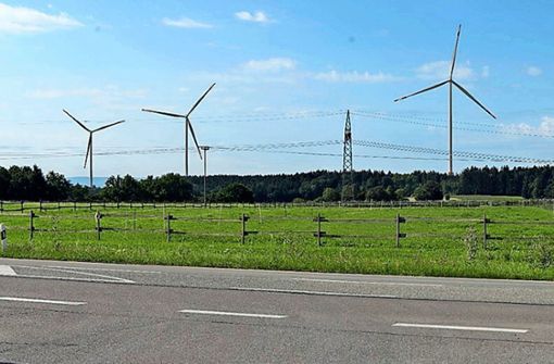 So könnten die drei Windräder  bei Welzheim einmal aussehen. Foto: EnBW