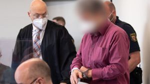 Der Angeklagte im Gerichtssaal in Bad Kreuznach. Foto: dpa/Sebastian Gollnow