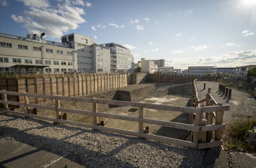 Ein Schandfleck mitten in der Leonberger Innenstadt: die Bosch-Baugrube, die wohl noch eine Weile bleiben wird. Foto: Jürgen Bach