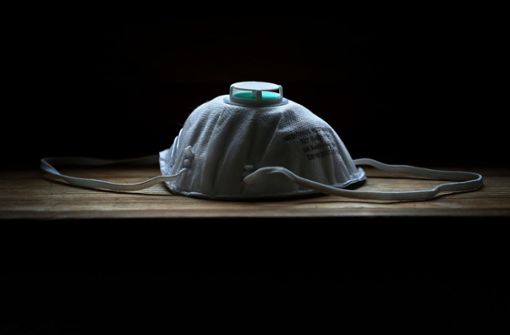 Atemschutzmasken und Schutzkleidung werden knapp. Politiker schlagen vor, dass deutsche Unternehmen diese verstärkt produzieren und damit die Versorgung sichern. Foto: dpa/Karl-Josef Hildenbrand