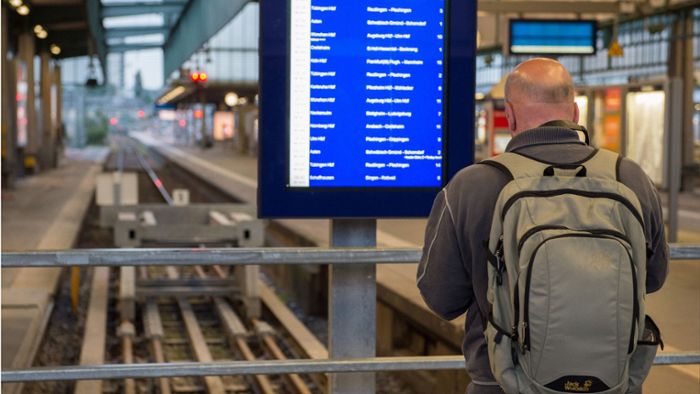 GDL-Streik am Hauptbahnhof Stuttgart: Pendler-Zorn trifft Bahn: „Boni kassiert, dass es knallt“