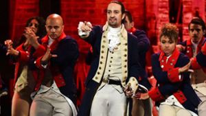 Alexander Hamilton (Lin-Manuel Miranda, Mitte) kennt den Weg in die Zukunft für die ehemaligen britischen Kolonien. Foto: Walt Disney