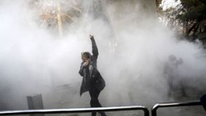 Vor allem junge Menschen gehen gegen das Regime in Teheran auf die Straße. Foto: AP
