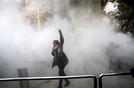 Vor allem junge Menschen gehen gegen das Regime in Teheran auf die Straße. Foto: AP