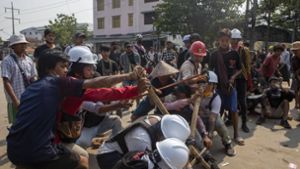 Proteste dauern  trotz Gewalt der Militärjunta an