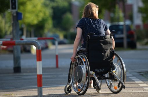 Für behinderte gibt es viele Hürden – in der Öffentlichkeit wie in der Arbeitswelt Foto: dpa
