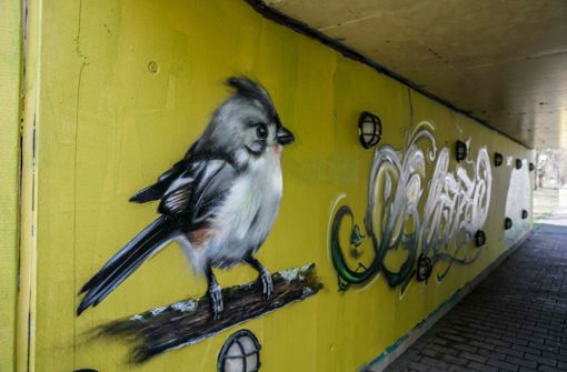 So geht Kunst in den Augen der Bahn: Ein süßes Vögelchen lädt zur Landesgartenschau nach Endersbach ein. Foto: SDMG