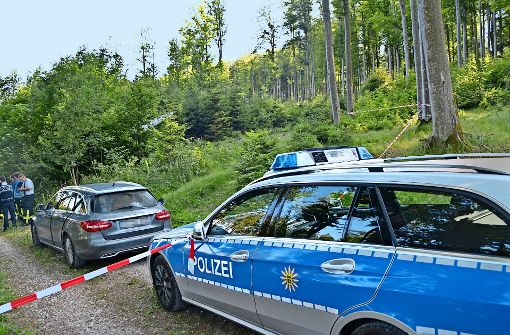 Die Polizei hat die Absturzstelle im Wald bei Bartholomä abgesperrt. Foto: 7aktuell.de/Marius Bulling