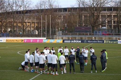 Bundestrainer Jogi Löw hat mit einem Training am Donnerstagnachmittag die Vorbereitung auf den Fußballklassiker Deutschland gegen England am Samstag abgeschlossen. Foto: dpa