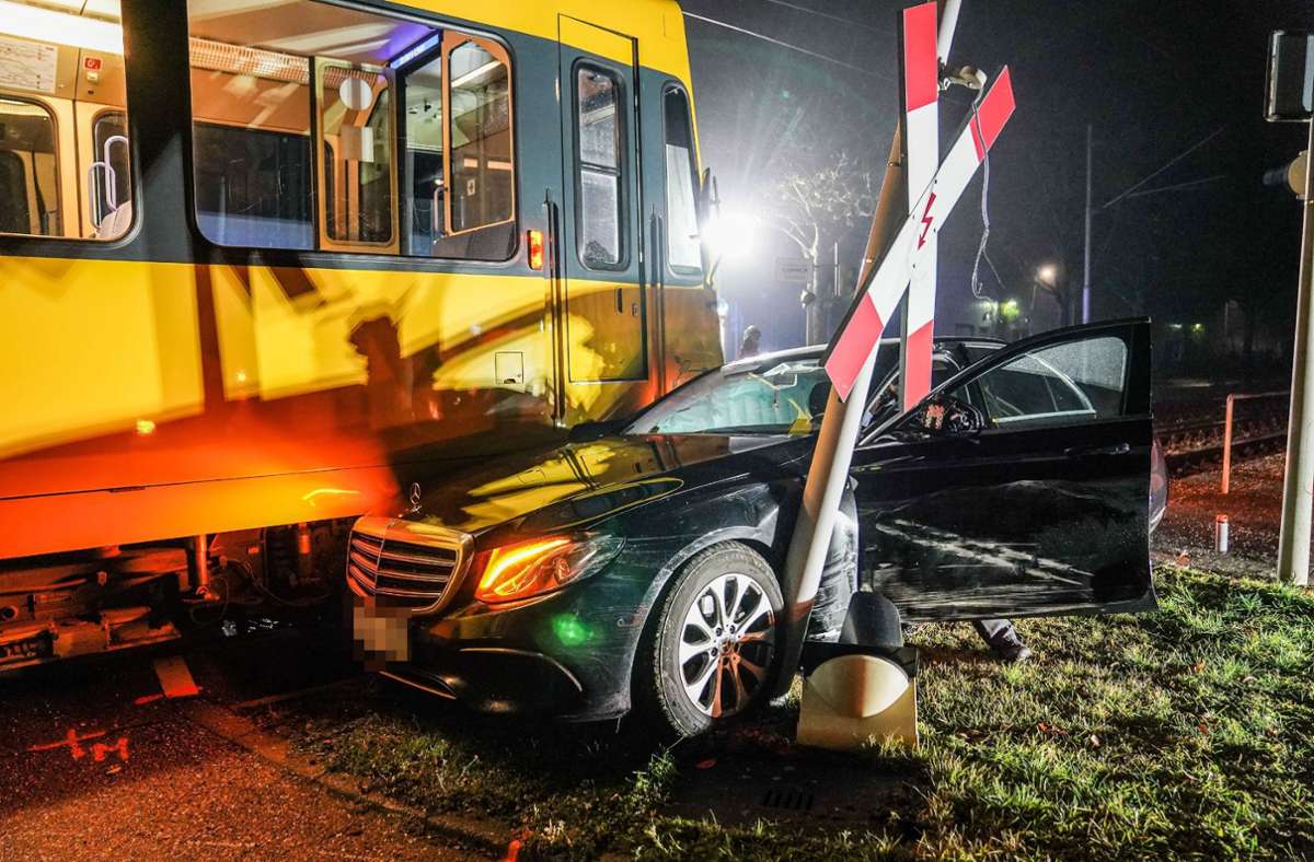 Der Unfall hat sich am Montagabend an einer  Kreuzung im Bereich  der Max-Lang-Straße im Stadtteil Leinfelden ereignet. Foto: SDMG/  / Kohls
