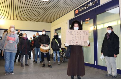 Bürger fordern, dass die Deutsche Bahn ihre Entscheidung rückgängig macht. Foto: G.  Friedel