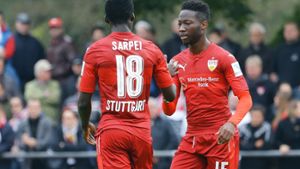 Die beiden Torschützen für den VfB Stuttgart: Hans Nunoo Sarpei (links) und Carlos Mané. Foto: Pressefoto Baumann