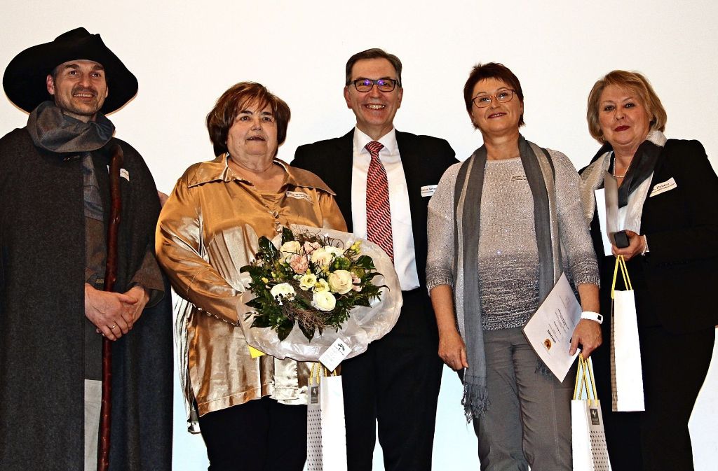 Der Zuffenhäuser Hirt Dietmar  Schneider, Waltraud Sterr, Gerhard Hanus, Bianka Dangel und Christina Kolb (von links).