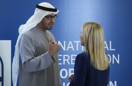 Giorgia Meloni begrüßt Muhammad bin Zayid Al Nahyan, Präsident der Vereinigten Arabischen Emirate. Foto: Gregorio Borgia/AP/dpa/Gregorio Borgia