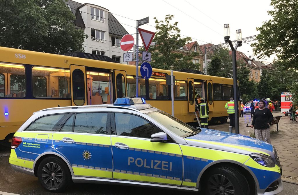 Tatort Nordbahnhofstraße in Stuttgart: Die Polizei sucht die Täter, die einen Stadtbahnfahrer nach einem Unfall angegriffen haben.