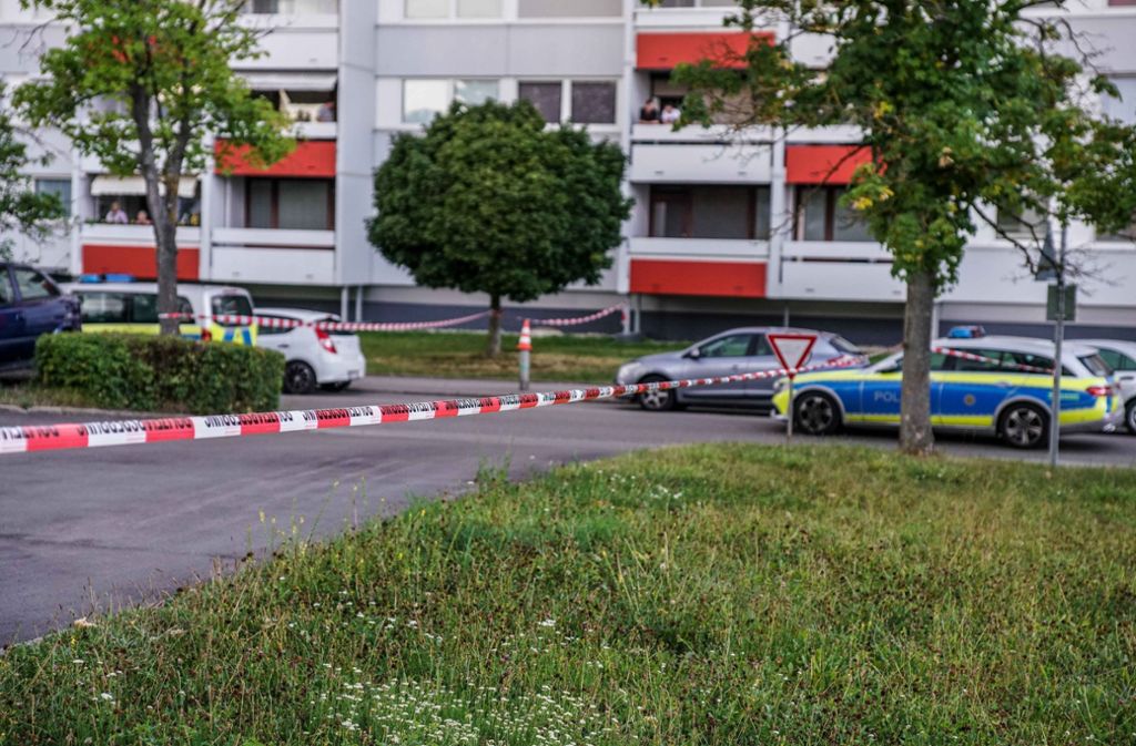 Bei einer Auseinandersetzung in Stuttgart ist ein Mann am Mittwochabend tödlich verletzt worden.