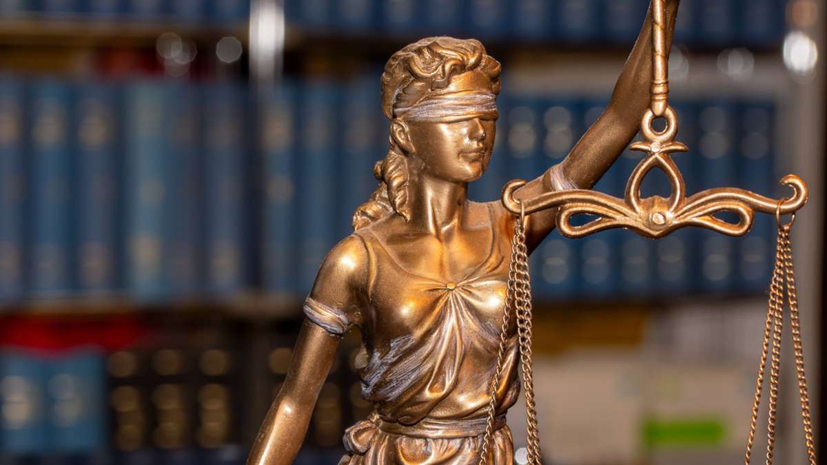 Frankfurter Landgericht urteilt: Mutmaßliche Sektenführerin wegen Mordes lebenslang in Haft