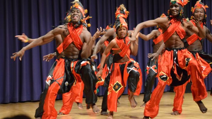 Malisches Ballett tanzt für guten Zweck
