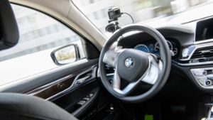 In Sachen autonomes Fahren schließen sich die Autobauer Daimler und BMW künftig zusammen. Foto: dpa