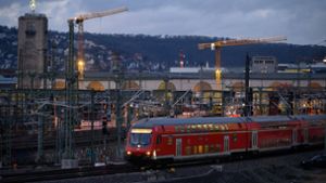 Aufgrund eines mutmaßlichen Personenunfalls blieb der Stuttgarter Hauptbahnhof zunächst komplett gesperrt. Foto: dpa/Sebastian Gollnow