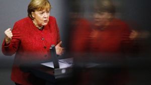 Emotional wie wohl nie zuvor – Kanzlerin  Merkel hat im Bundestag für härtere Corona-Maßnahmen plädiert, um mehr Leben zu retten. Foto: AP/Markus Schreiber