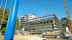 Für den  Erweiterungsbau des Landratsamtes in der Lorcher Straße mit dem neuen Parkhaus plant der Kreis für 2019 Kosten in Höhe von zehn Millionen Euro ein. Foto: Horst Rudel