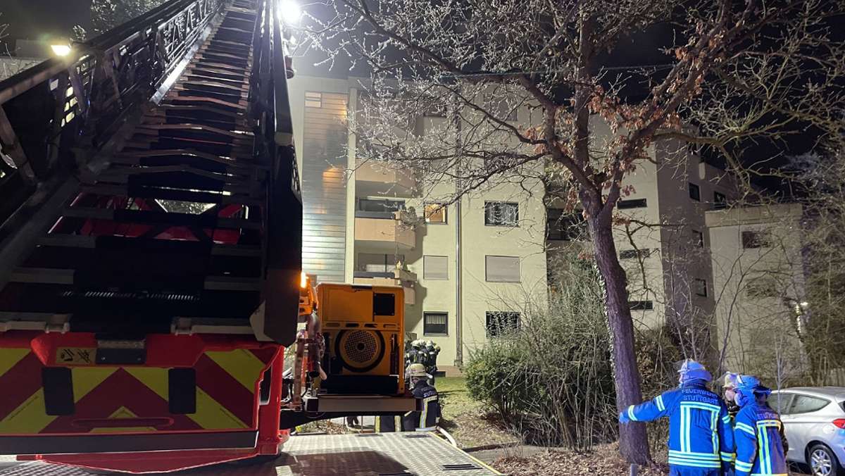Tödlicher Brand in Stuttgart-Rohr: Person kommt bei Feuer in Mehrfamilienhaus ums Leben