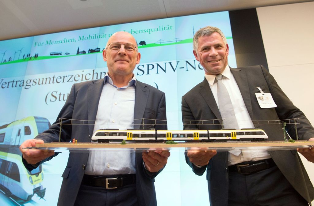 Minister Winfried Hermann und Abellio-Geschäftsführer Stephan Krenz im Jahr 2017. Foto: dpa