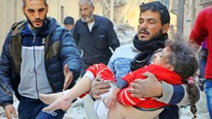 Die syrische Luftwaffe bombardiert Aleppo fast pausenlos. Die Bevölkerung leidet. Foto: Getty