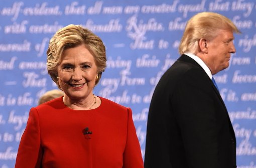 Harter Schlagabtausch: US-Präsidentschaftskandidatin Hillary Clinton und ihr republikanischer Rivale Donald Trump schenken sich bei ihrer ersten TV-Debatte wenig. Foto: AFP