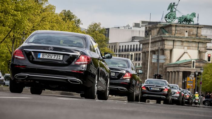 Bundestag-Chauffeure demonstrieren mit Autokorso