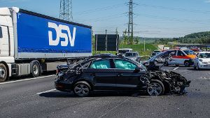 Ein Fehler beim Spurwechsel ist vermutlich die Ursache für einen schweren Unfall auf der A8 bei Leonberg. Foto: SDMG