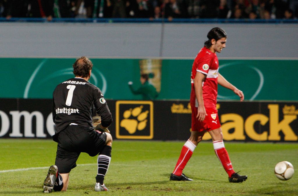 Ernüchterung im Oktober 2009: Jens Lehmann und Serdar Tasci scheitern mit dem VfB bei Greuther Fürth im DFB-Pokal.